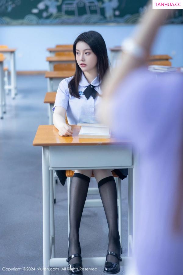 豆瓣酱  [XiuRen]高清写真图 2024.03.29 No.8319 豆瓣酱 美腿性感第19张图片